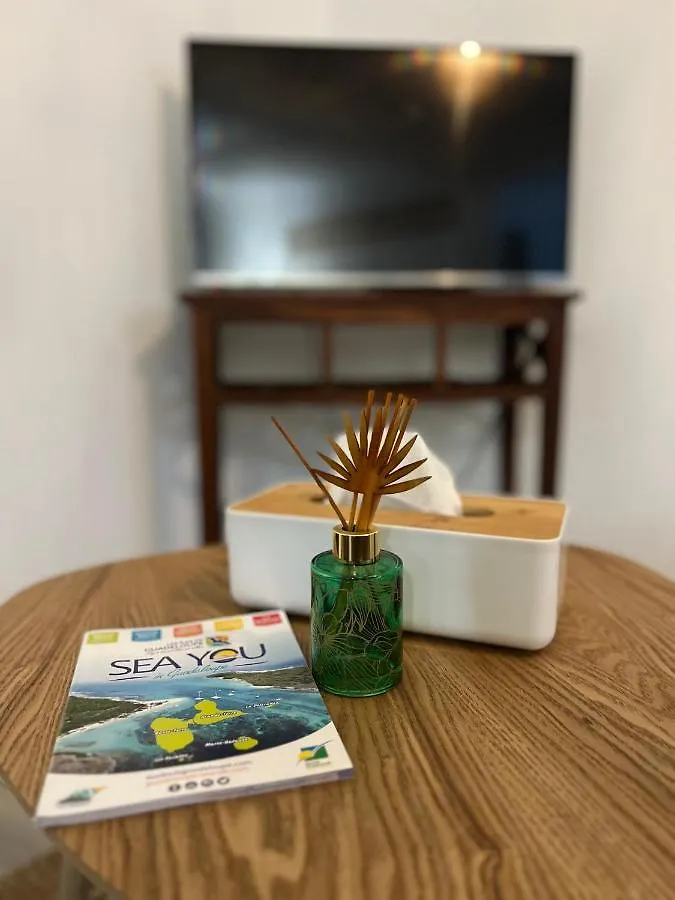 Ti Bwa Lodge كابستر-بيل-أو بيت للعطل